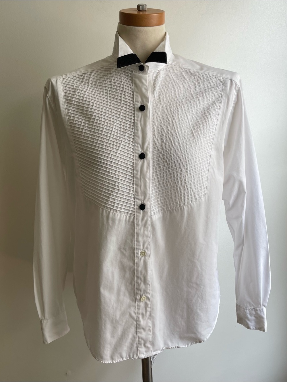 Vintage John Henry White Pintuck Tuxedo Shirt Black Velvet Buttons Collar Size 8